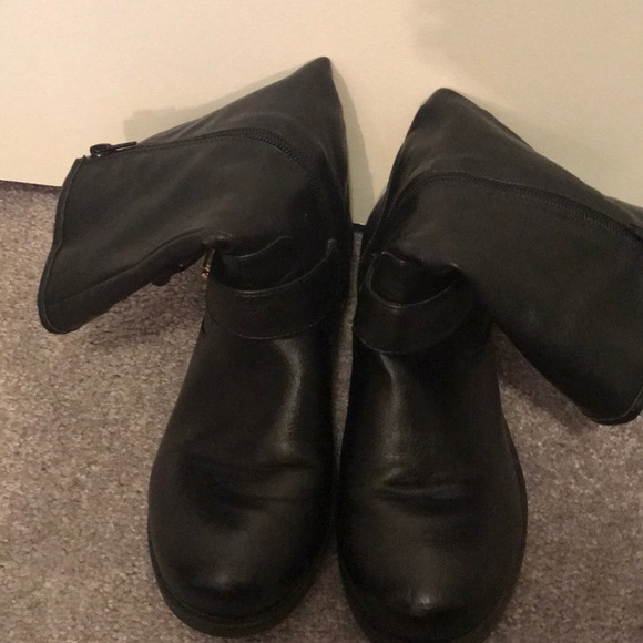 Women’s Boots - Picture 1 of 5